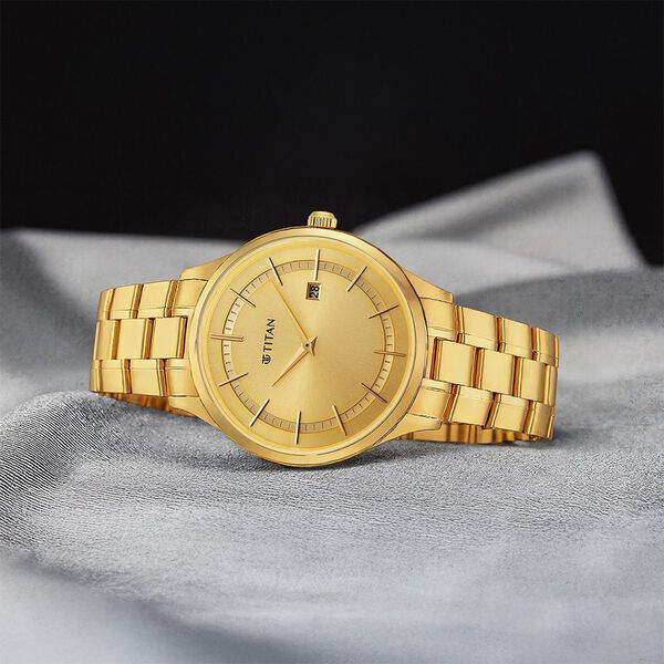 Titan 90142YM01 Classique Slimline Quartz Analog Watch with Day and Date, Champagne Dial and Golden Stainless Steel Strap for Men 40mm